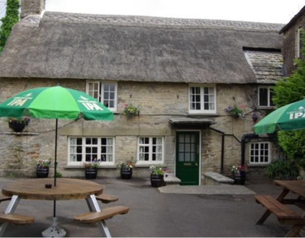 The Bell Inn Ducklington Екстериор снимка